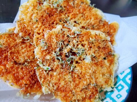 【電子レンジで簡単】しらすのチーズせんべい